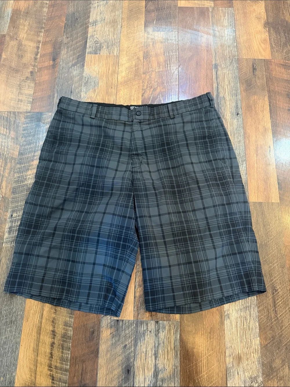 Nike Black & Gray Plaid Flat Front Shorts 36 (UBUPK)